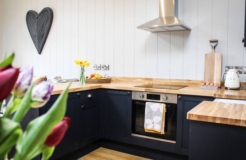 Rhayader Kabine | Buck Barn - a cabin that sleeps 6 guests in 2 bedrooms