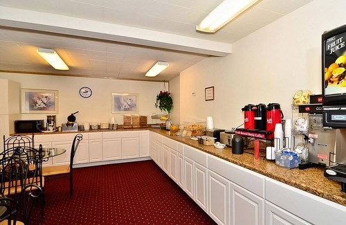 Ontario Hotel | Budget-friendly Accommodation! Indoor Pool, Pets Allowed, Free Breakfast