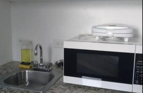 Nassau Haus | Budget friendly accommodation/Nassau 4 Solo Travelers only. Please read all TKS.