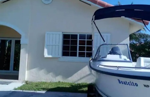 Nassau Haus | Budget friendly accommodation/Nassau 4 Solo Travelers only. Please read all TKS.