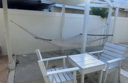 Nassau Haus | Budget friendly accommodation/Nassau 4 Solo Travelers only. Please read all TKS.