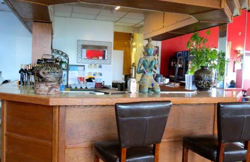 Waterville Hotel | Budget Host Airport Inn