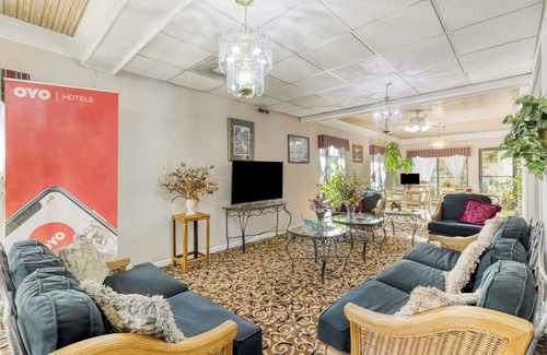 Grenada Hotel | Budget Stop in Grenada w/Nearby Dining, King Bed & Pet-Friendly Stay