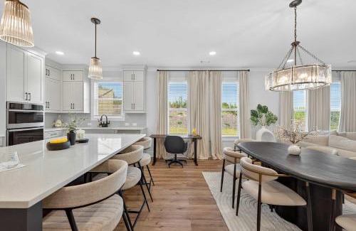 Buford Haus | Buford Beauty - Stay for 10