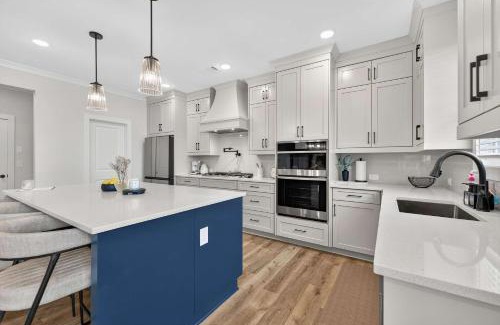 Buford Haus | Buford Beauty - Stay for 10