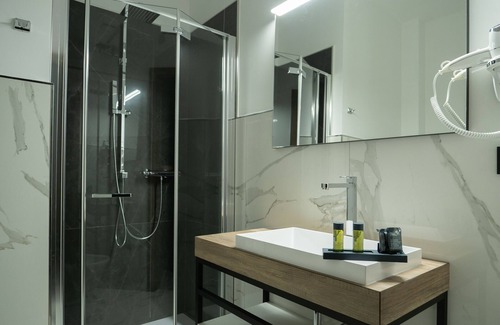 Carinaro Hotel | Building Hotel