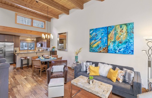Telluride Eigentumswohnung | Best in Riverside!2B / 2Bth mit Blick auf den Fluss mit Kamin, Deck, Dampfdusche