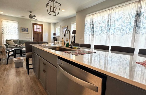 Apex Haus | Built in 2024: 2100SF, 4-BR, 4-full-BA pet-friendly house in marvelous Apex