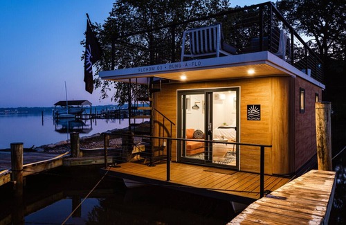 Arnold Bootsverleih | Bung-a-flo Tiny Bohemian Designed Floating Home w/ 360 Waterfront Views