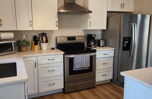 Frederica Haus | Bungalow by the Bay. Minutes to DE Turf Fields. 30 minutes to resort beaches.