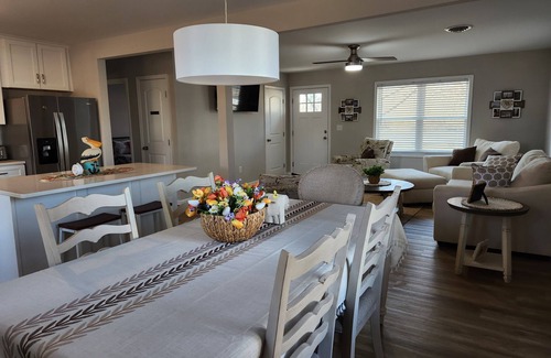 Frederica Haus | Bungalow by the Bay. Minutes to DE Turf Fields. 30 minutes to resort beaches.