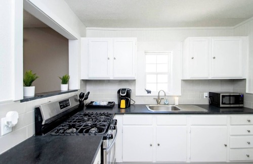 Capitol Hill Haus | Bungalow Close To Childrens Hospital Big Backyard