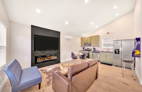 Bluff City Haus | Bungalow /Hot tub /ping pong /Putt putt /corn hole /Jenga /connect 4/Checkers