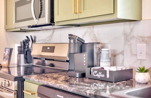 Bluff City Haus | Bungalow /Hot tub /ping pong /Putt putt /corn hole /Jenga /connect 4/Checkers