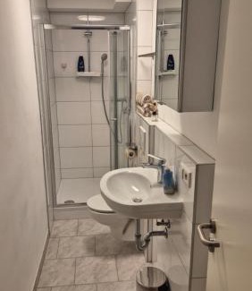 Eschborn Wohnung | Bungalow Souterrain, eigener Eingang