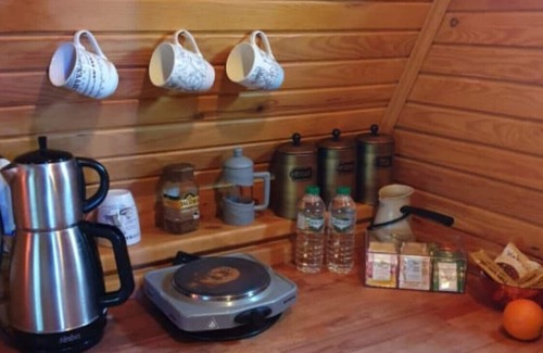 Cinarcik Wohnung | Bungalow with Shared Garden near Beach in Cinarcik