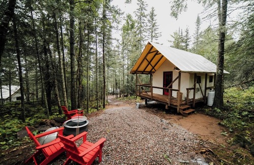 Beaver Bay Wohnmobilvermietung | Bunk tält – 4 Person Glamping Tent