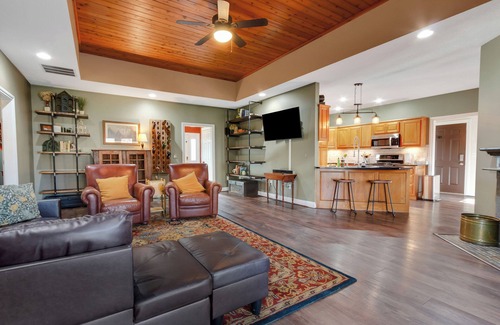 Millington Haus | Bur Oak House:Charming Comforts and Summer Vibes!