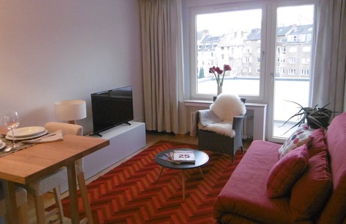 Stadtbezirk 3 Wohnung | Burghof Boarding Apartment No. 2 - Your elegant and cozy temporary apartment