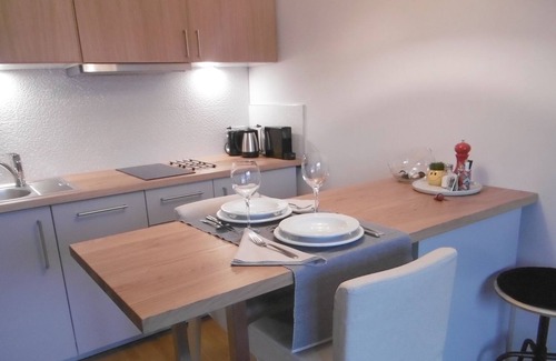 Stadtbezirk 3 Wohnung | Burghof Boarding Apartment No. 2 - Your elegant and cozy temporary apartment