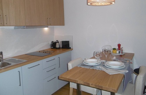 Stadtbezirk 3 Wohnung | Burghof Boarding Apartment No. 2 - Your elegant and cozy temporary apartment