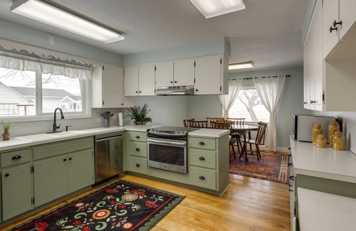 Burley Haus | Burley Home w/ Playground - 1 Mi to Golf Course!