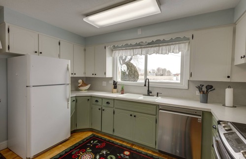 Burley Haus | Burley Home w/ Playground - 1 Mi to Golf Course!