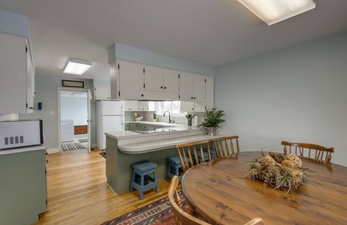 Burley Haus | Burley Home w/ Playground - 1 Mi to Golf Course!