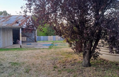 Burra Sonstige | Burra Huge Backyard