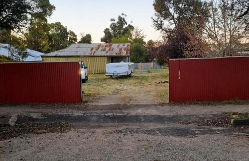 Burra Sonstige | Burra Huge Backyard