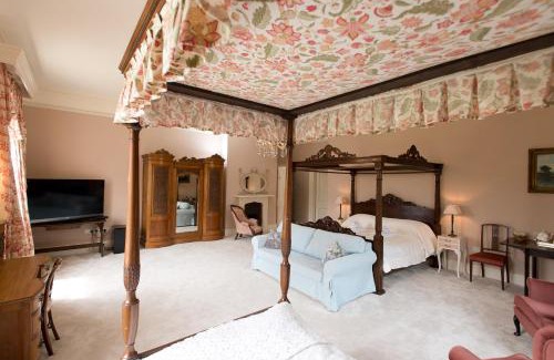 Leominster Haus | Burton Court