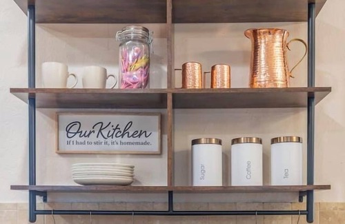 Lakeview Haus | Business in Front and Fun in the Back! Pets too!