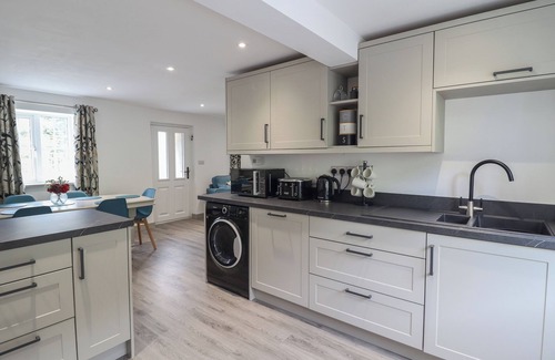 Dinas Mawddwy Hütte | BWTHYN CAMLAN, family friendly, with hot tub in Dinas Mawddwy