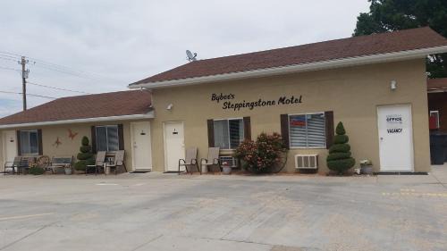 Tropic Hotel | Bybee's Steppingstone Motel