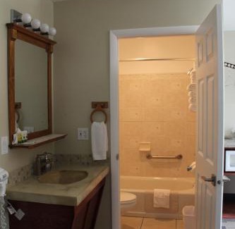 Tropic Hotel | Bybee's Steppingstone Motel