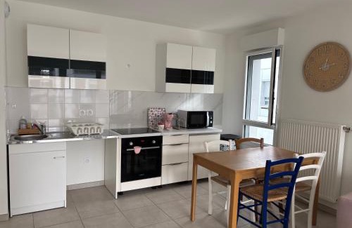 Parilly Wohnung | Côté Parc - appt entier neuf et cosy, parking & au pied du métro à Lyon