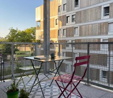 Parilly Wohnung | Côté Parc - appt entier neuf et cosy, parking & au pied du métro à Lyon