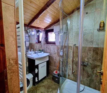 Rucar Haus | Căbănuța Cocoțată