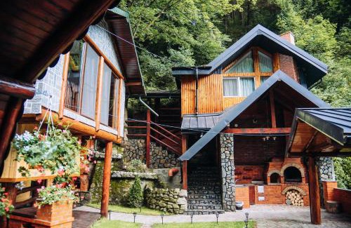 Rucar Haus | Căbănuța Cocoțată
