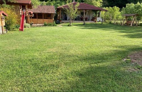 Metes Haus | Căsuța de sub pădure