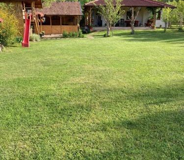 Metes Haus | Căsuța de sub pădure