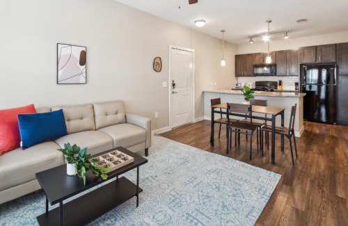 Willowbrook Wohnung | C Creek 8302 I New Construction 2bd Apt I Gated