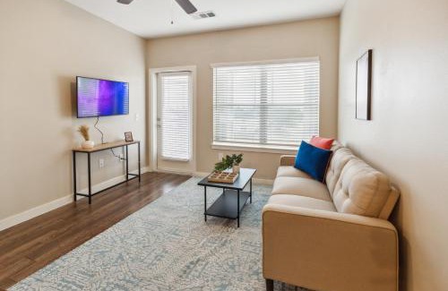 Willowbrook Wohnung | C Creek 8302 I New Construction 2bd Apt I Gated