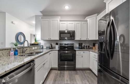 Myrtle Beach Wohnung | C · Modern 4BR Ground Level King Beds Steps 2 Beach #C