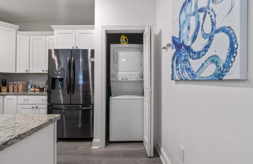 Myrtle Beach Wohnung | C · Modern 4BR Ground Level King Beds Steps 2 Beach #C
