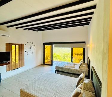 Sopetran Haus | Cabaña Cedro Amarillo - moderna con jacuzzi en Sopetran, cerca de Medellín