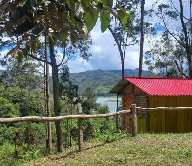 Gachala Sonstige | CABAÑA REFUGIO Rodeada de naturaleza y espectacular vista al embalse del Guavio
