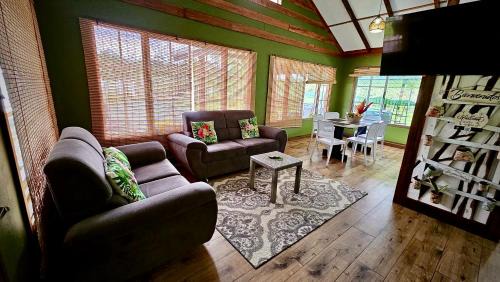 Guapiles Haus | Cabaña Rio Blamco