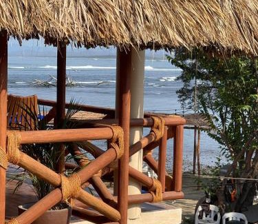 Saladita Haus | Cabaña Tulipan Punto surf Barra La Saladita