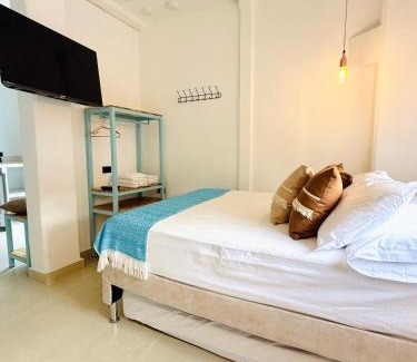 Puerto Triunfo Haus | Cabaña Villa Jardín - Aldea Doradal - Santorini Colombiano